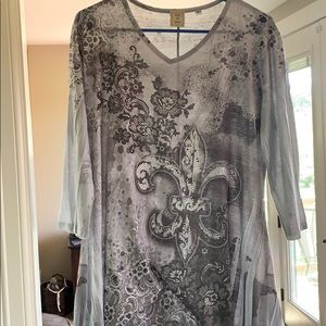 Quarter sleeve fleur de le shirt